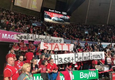 BIGREDS, Transparent gegen Hass, Aktion für Dietmar Hopp, Fan-Choreo