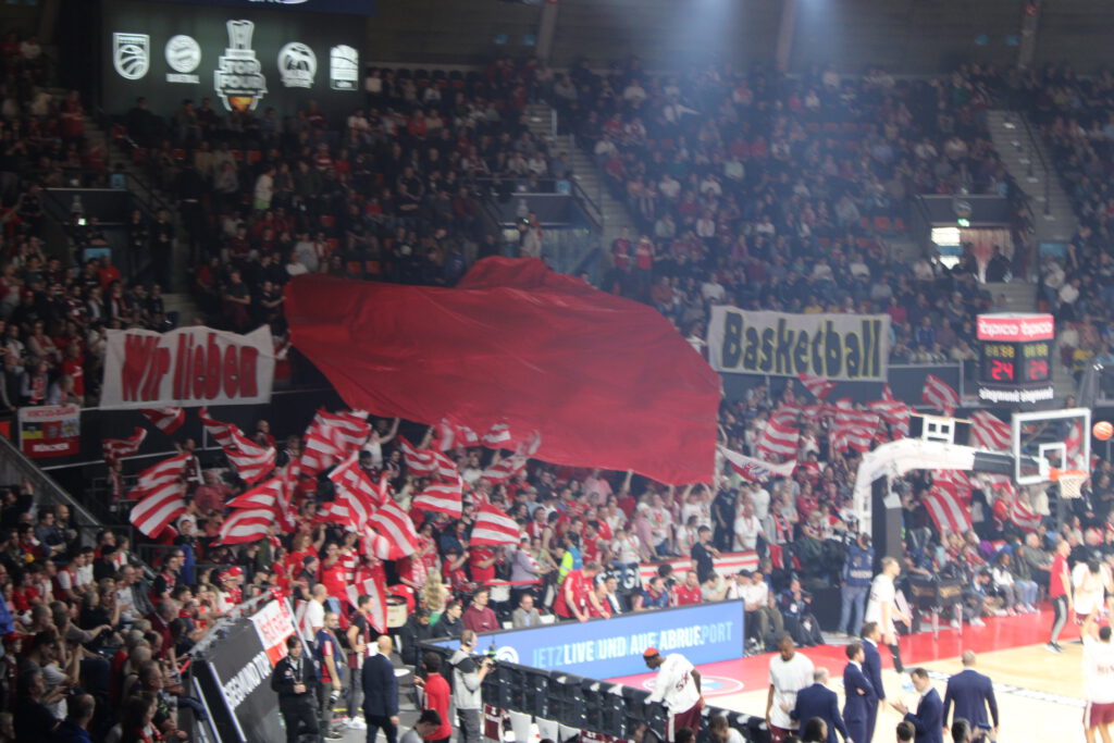 Choreo Fans, Basketball Choreo, BIGREDS Choreo, Pokalspiel, Pokalwochenende 2024